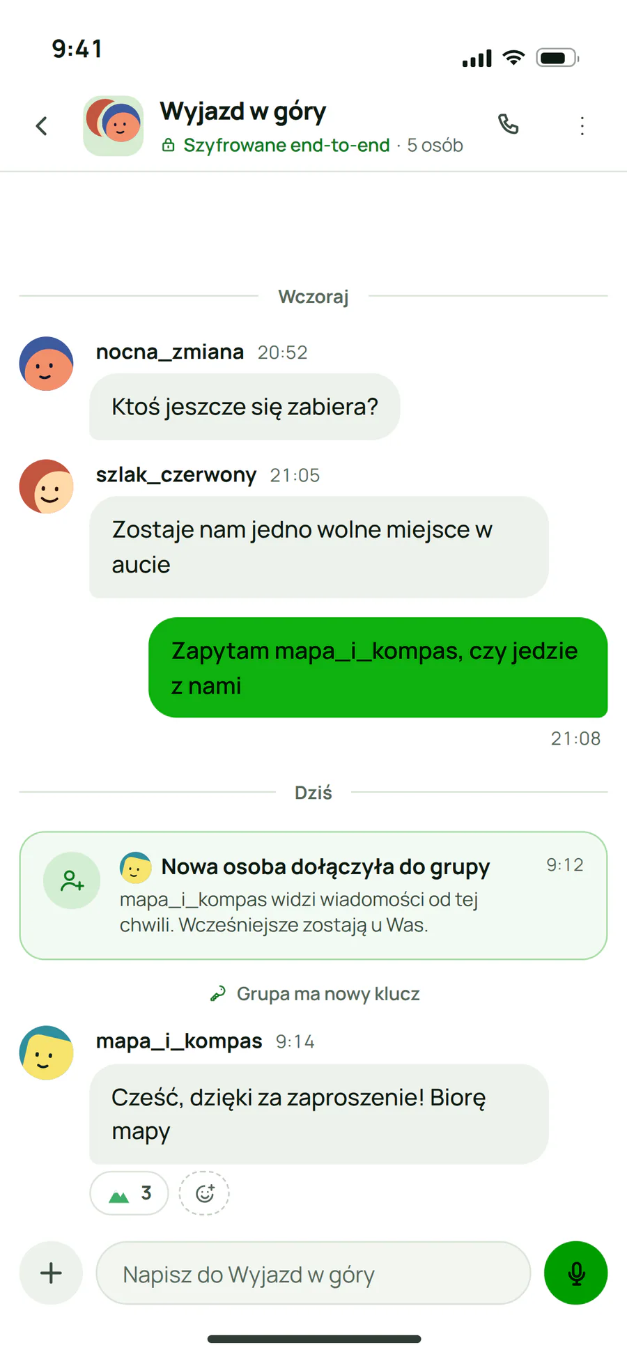 Grupa w Plazerze z informacją, że nowa osoba widzi wiadomości od chwili dołączenia, a grupa ma nowy klucz